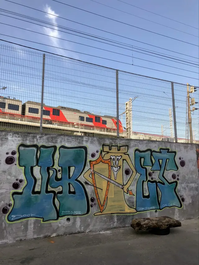 Миша Цвет, стены, 2018, 2016-2023