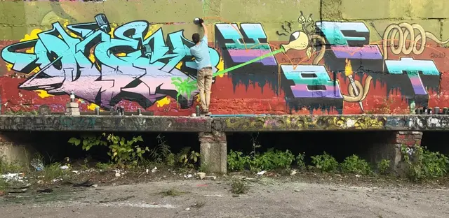 Миша Цвет, стены, 2019, 2016-2023