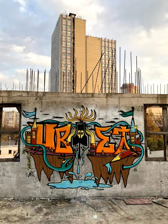 Миша Цвет, стены, 2019, 2016-2023