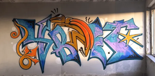 Миша Цвет, стены, 2016-2023