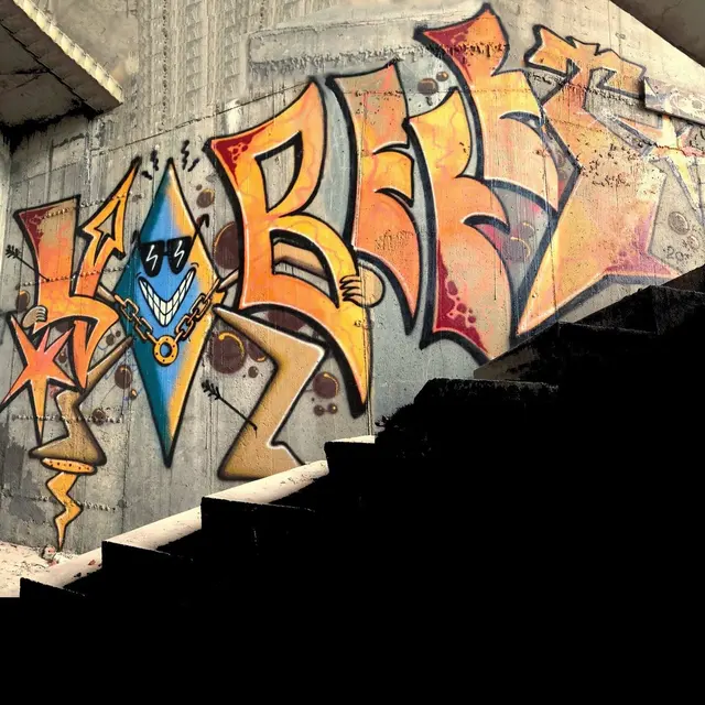 Миша Цвет, стены, 2016-2023